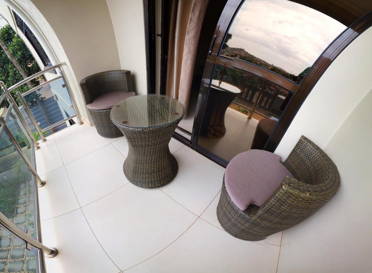Eric Wilkins Apartments Lubowa Kültér fotó