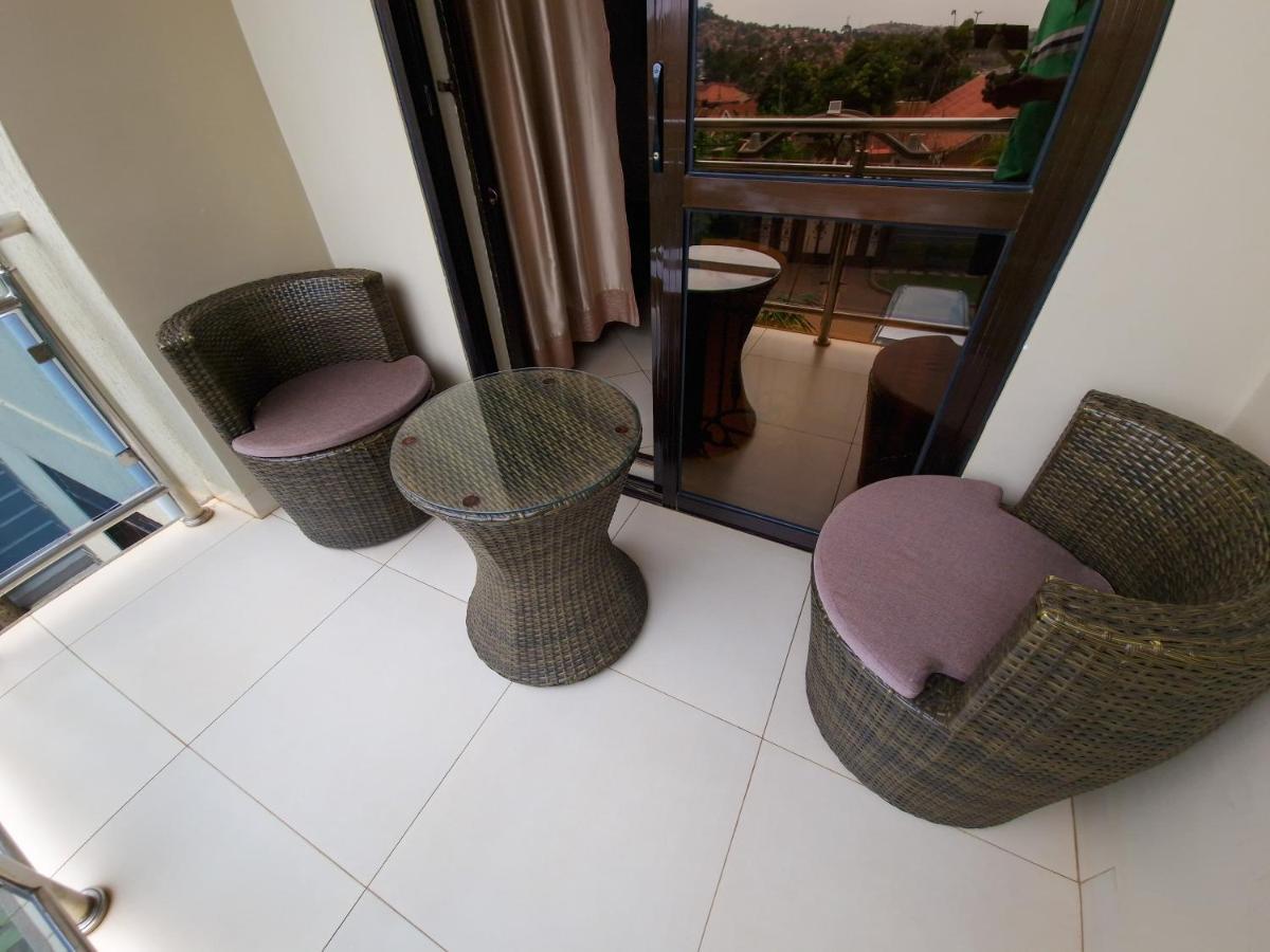 Eric Wilkins Apartments Lubowa Kültér fotó